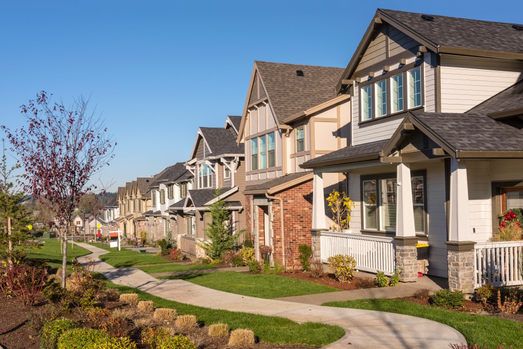 Row of houses in a suburb in Wilsonville Oregon